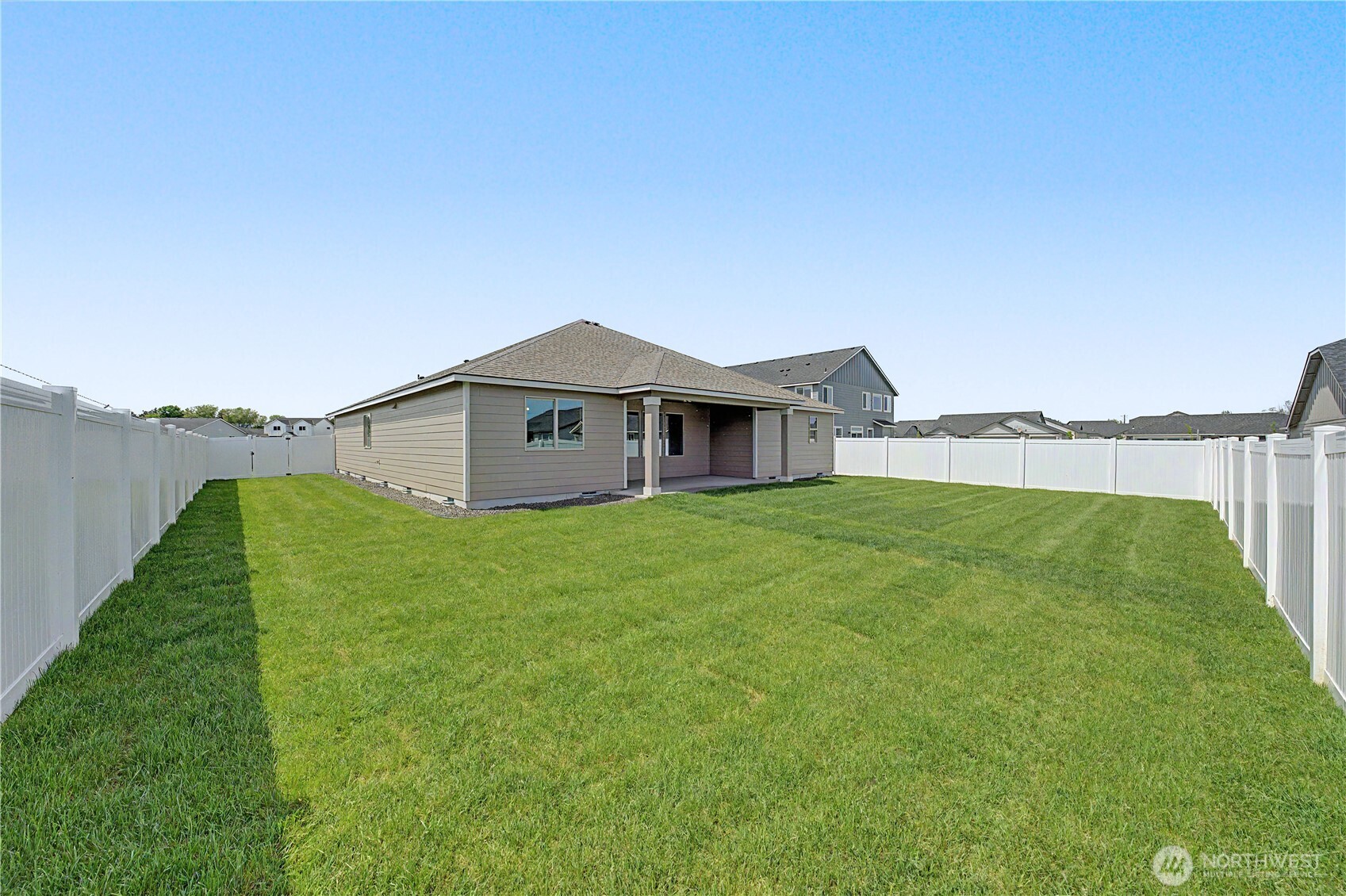 523 N Lessor Loop Moses Lake WA 98837