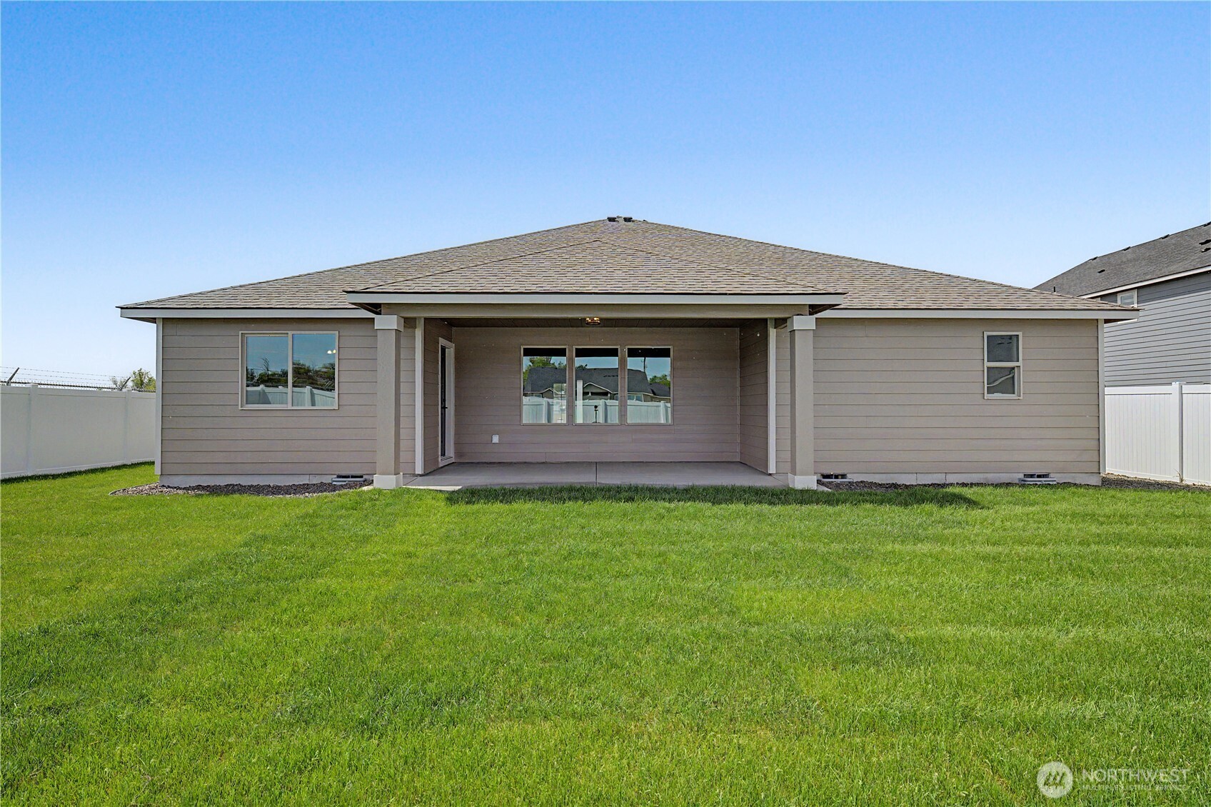 523 N Lessor Loop Moses Lake WA 98837
