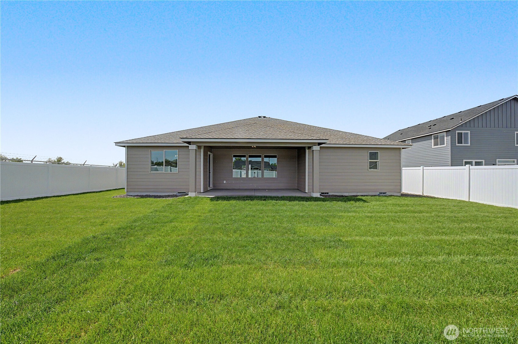 523 N Lessor Loop Moses Lake WA 98837