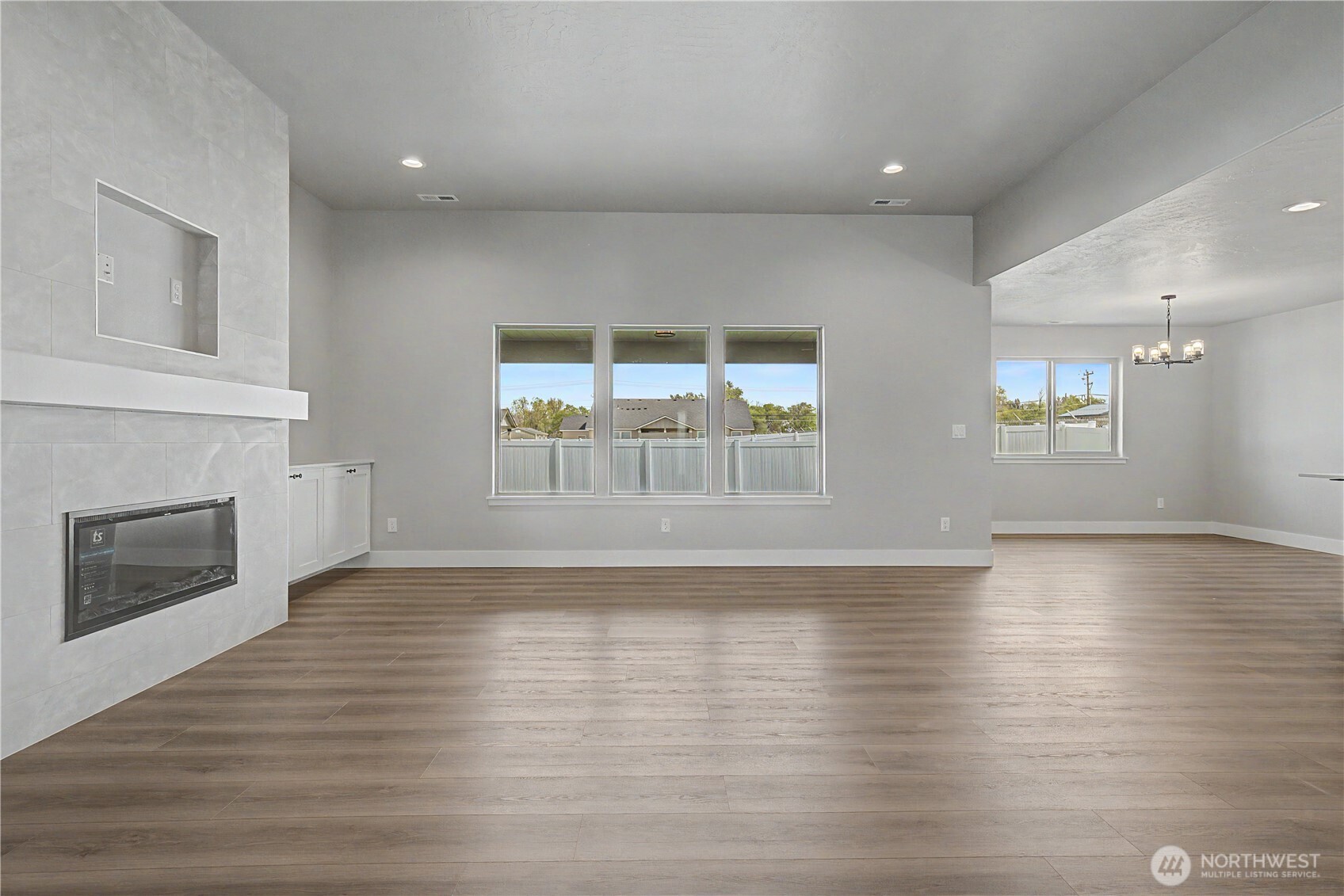 523 N Lessor Loop Moses Lake WA 98837
