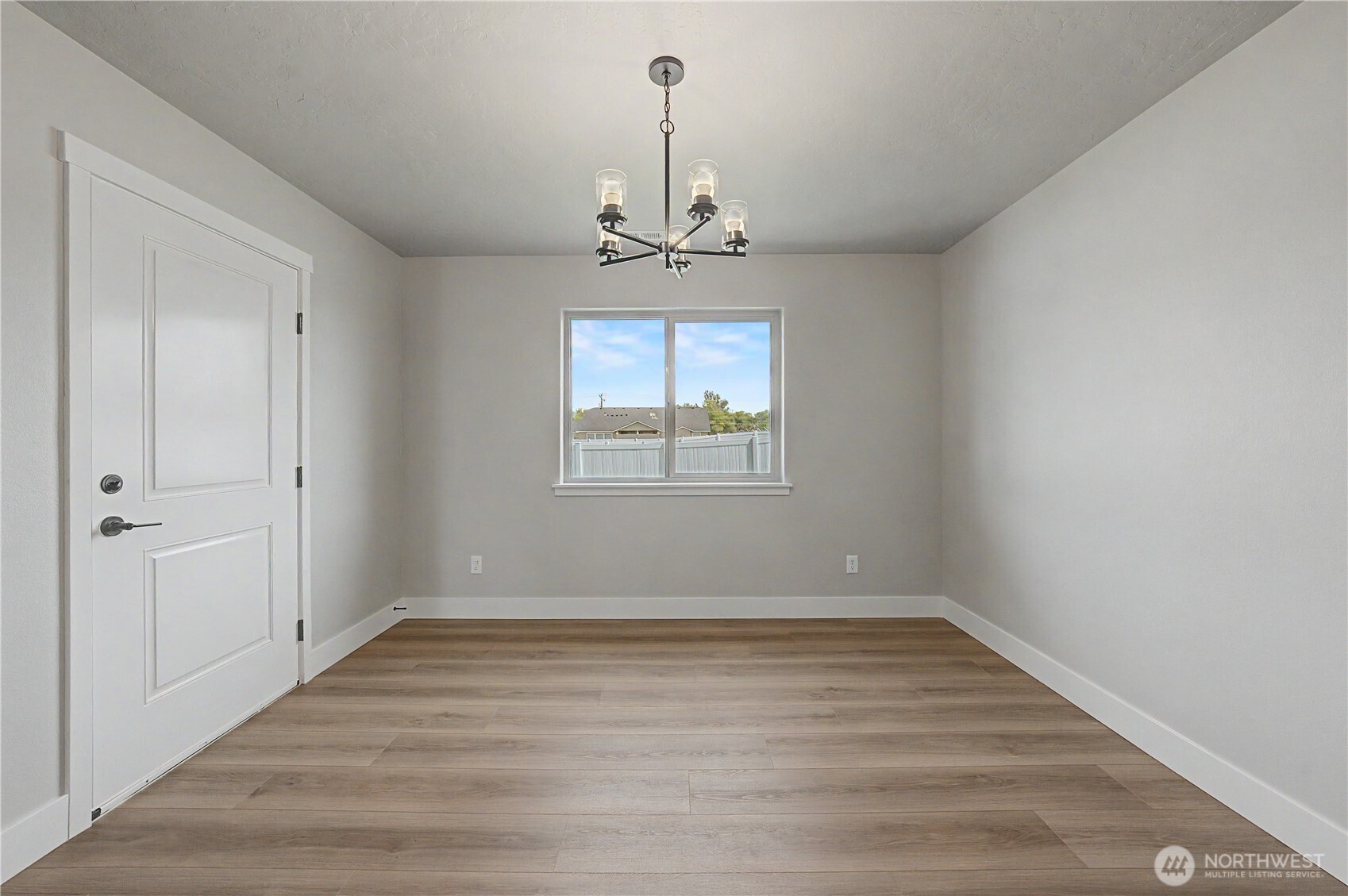 523 N Lessor Loop Moses Lake WA 98837