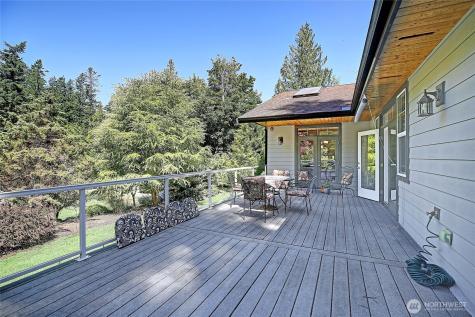 628 N Sunset Drive Camano Island WA 98282