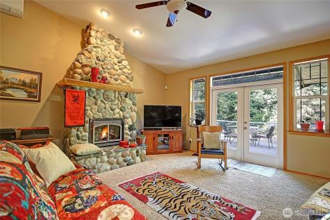 628 N Sunset Drive Camano Island WA 98282