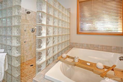 628 N Sunset Drive Camano Island WA 98282