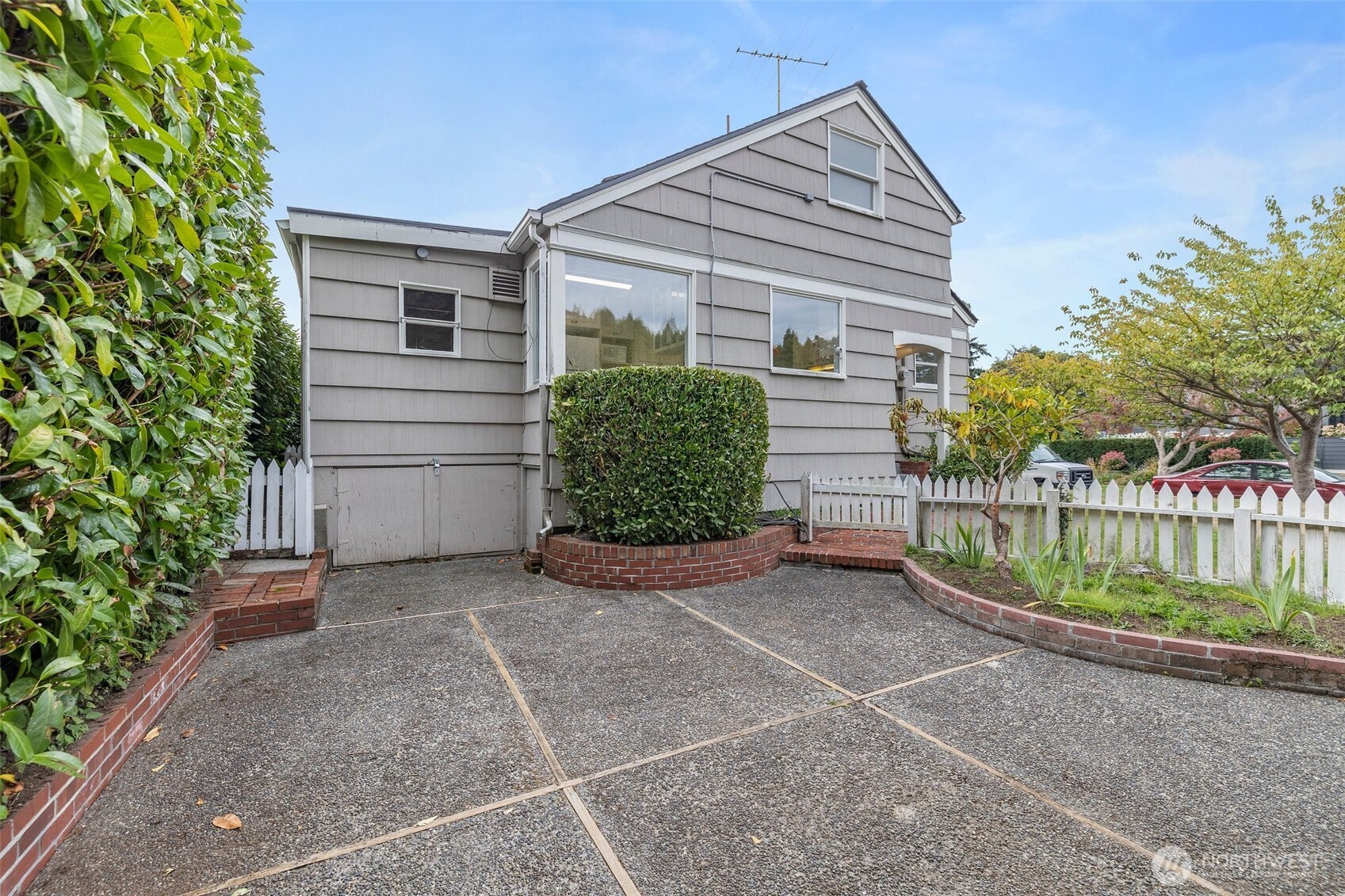 2926 W Blaine Street Seattle WA 98199