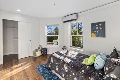 202 24th Avenue E Seattle WA 98112