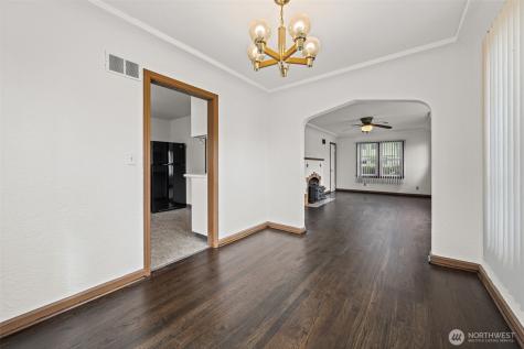205 W Saar Street Kent WA 98032