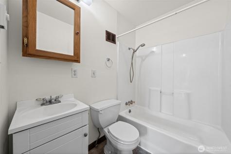 205 W Saar Street Kent WA 98032
