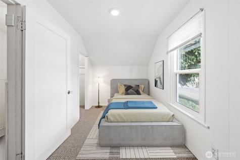 205 W Saar Street Kent WA 98032