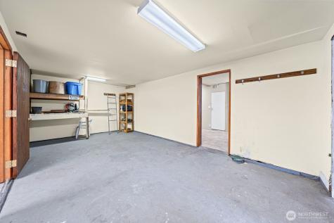 205 W Saar Street Kent WA 98032