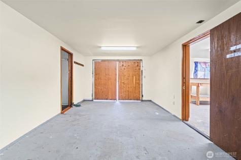 205 W Saar Street Kent WA 98032