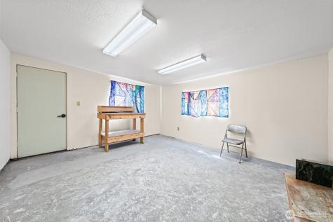 205 W Saar Street Kent WA 98032