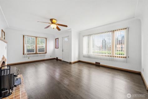 205 W Saar Street Kent WA 98032