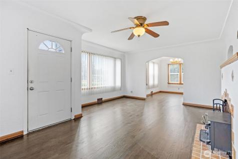 205 W Saar Street Kent WA 98032