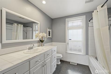 2502 NE 7th Street Renton WA 98056