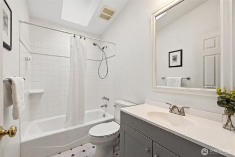 2502 NE 7th Street Renton WA 98056