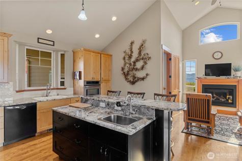 357 Lakayuse Road Manson WA 98831