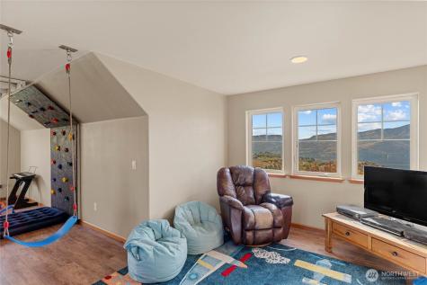 357 Lakayuse Road Manson WA 98831