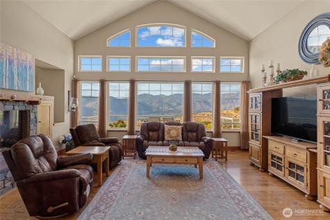 357 Lakayuse Road Manson WA 98831