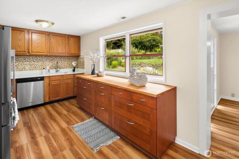 16511 22nd Avenue NE Shoreline WA 98155