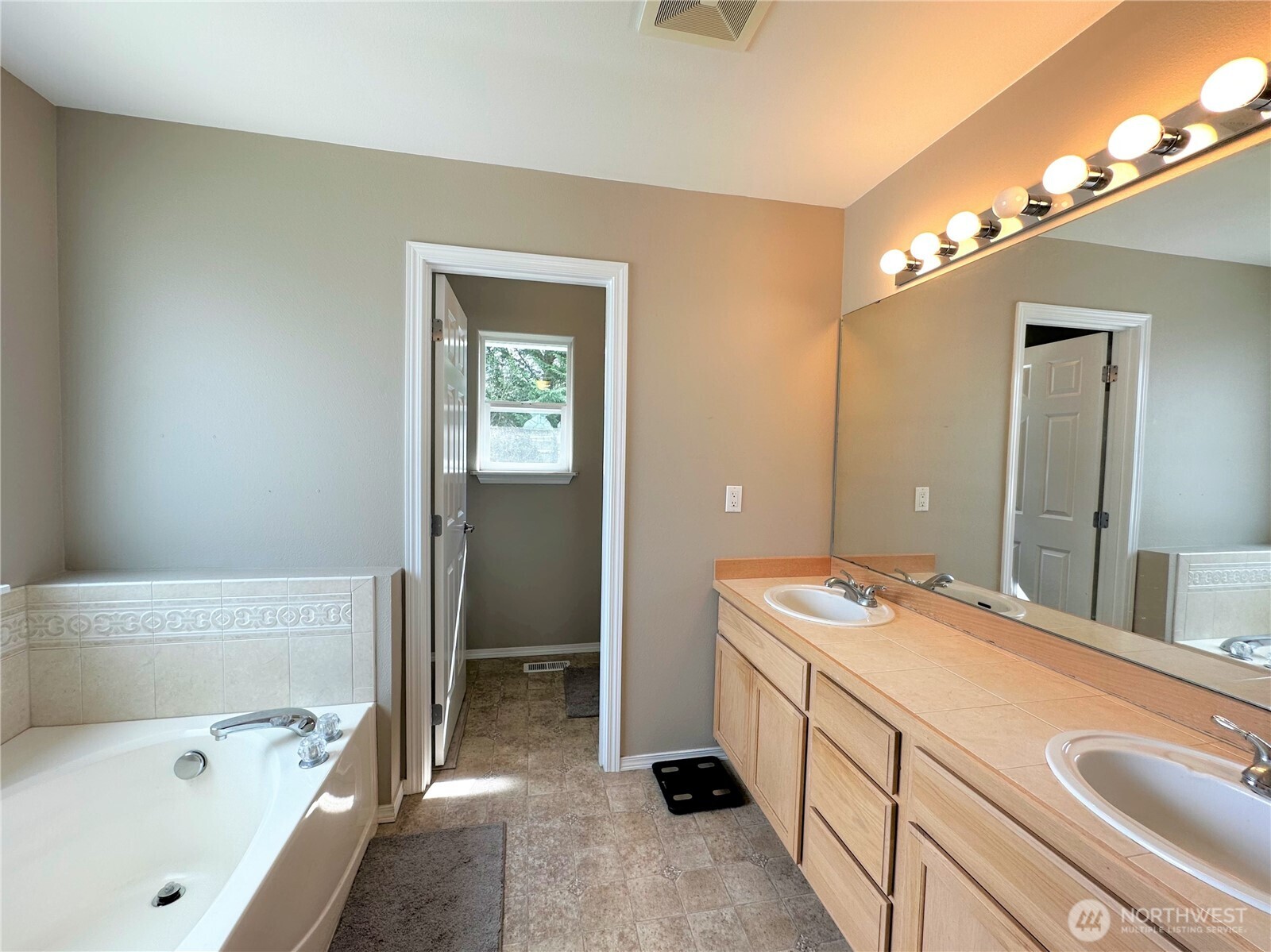 20431 SE 261st Place Covington WA 98042