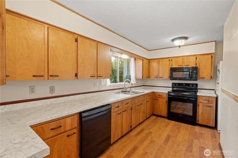 467 E Mommsen Street Mccleary WA 98557