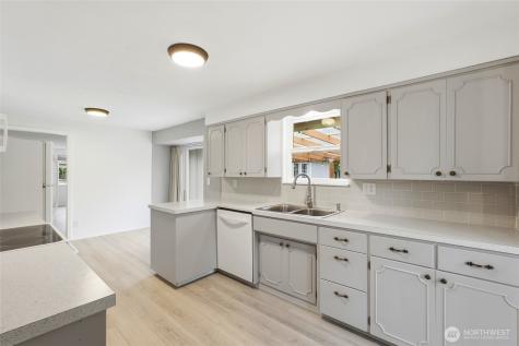 1710 7th Avenue SE Puyallup WA 98372