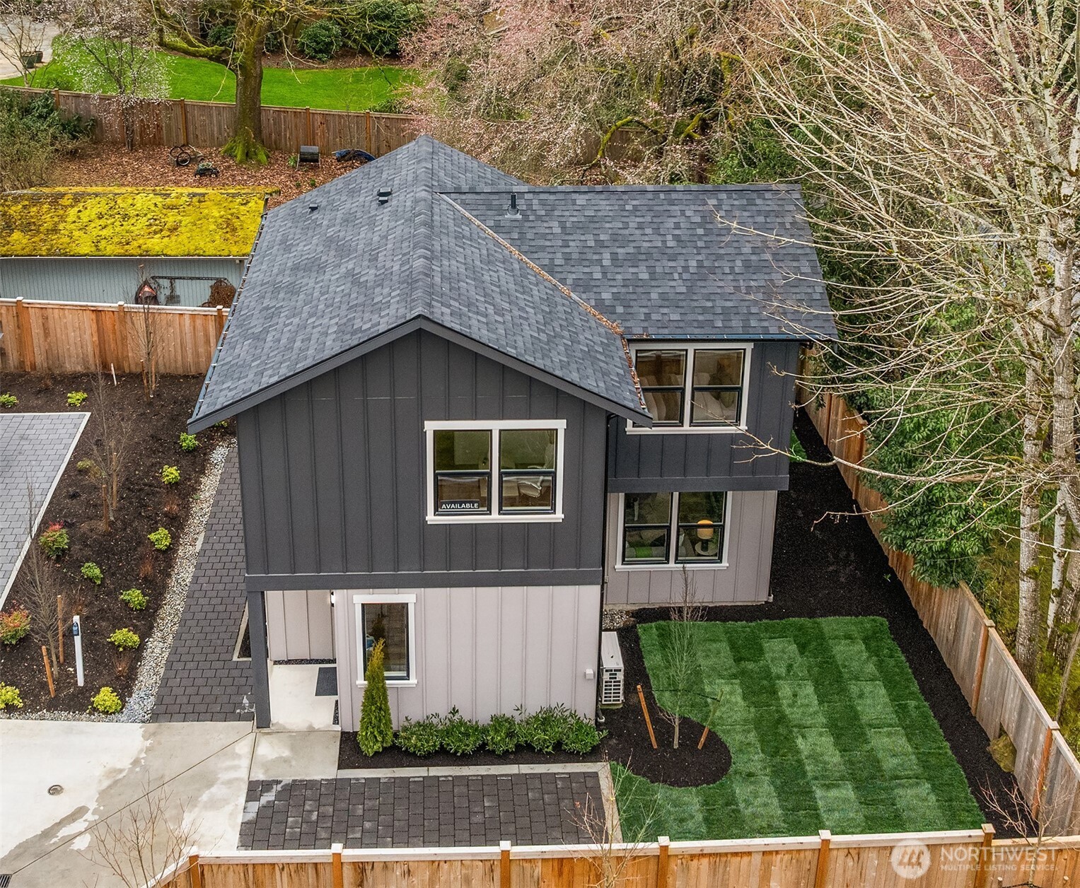 817 18th Avenue W Kirkland WA 98033