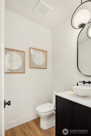 817 18th Avenue W Kirkland WA 98033