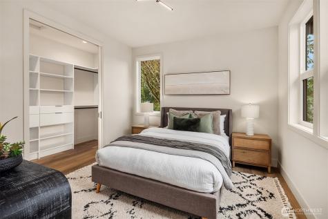 817 18th Avenue W Kirkland WA 98033