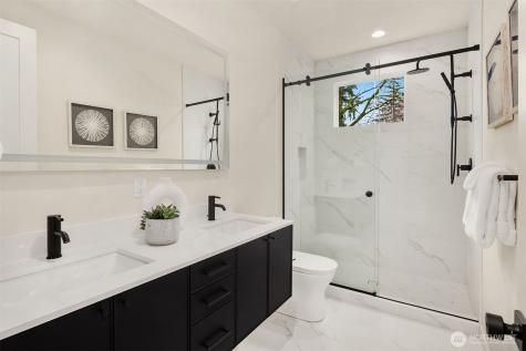 817 18th Avenue W Kirkland WA 98033