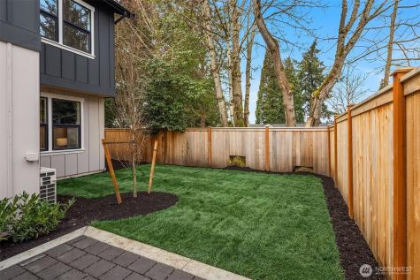 817 18th Avenue W Kirkland WA 98033