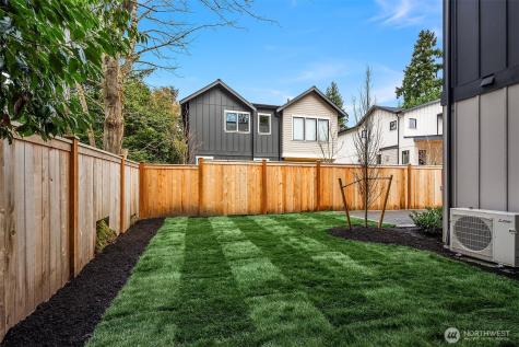 817 18th Avenue W Kirkland WA 98033