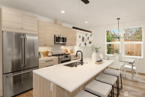 817 18th Avenue W Kirkland WA 98033