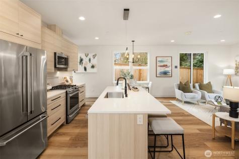 817 18th Avenue W Kirkland WA 98033