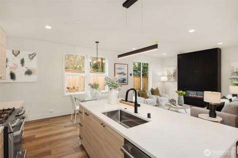 817 18th Avenue W Kirkland WA 98033