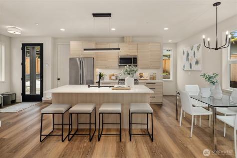 817 18th Avenue W Kirkland WA 98033