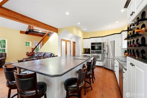 33 Mukilteo Way Hat Island WA 98206