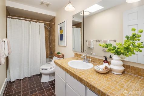 8530 54th Avenue NE Seattle WA 98115