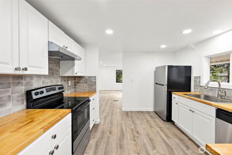 21 E North Lake Drive Shelton WA 98584