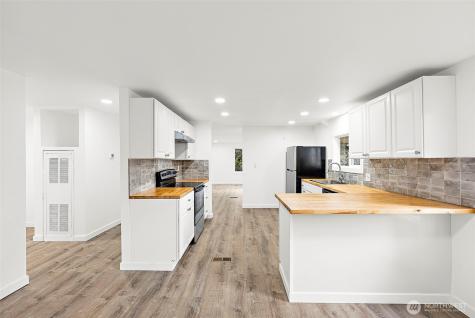 21 E North Lake Drive Shelton WA 98584