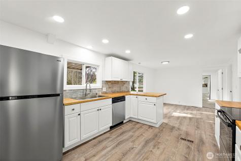 21 E North Lake Drive Shelton WA 98584