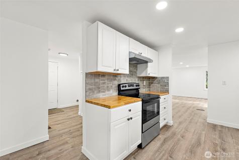 21 E North Lake Drive Shelton WA 98584