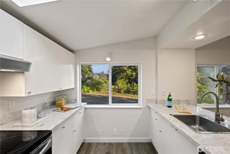 16518 Stone Avenue N Shoreline WA 98133