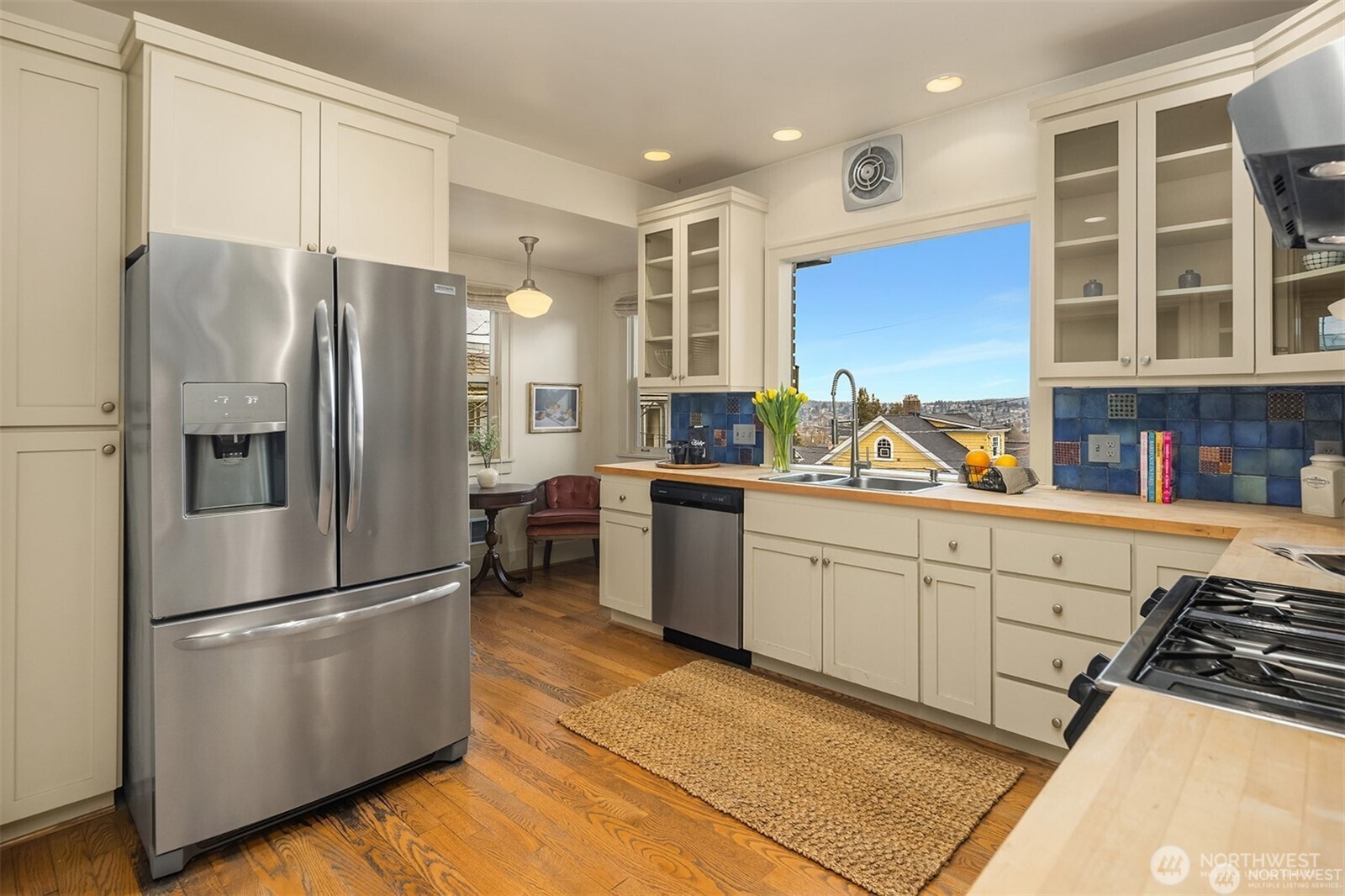 1208 E Newton Street Seattle WA 98102