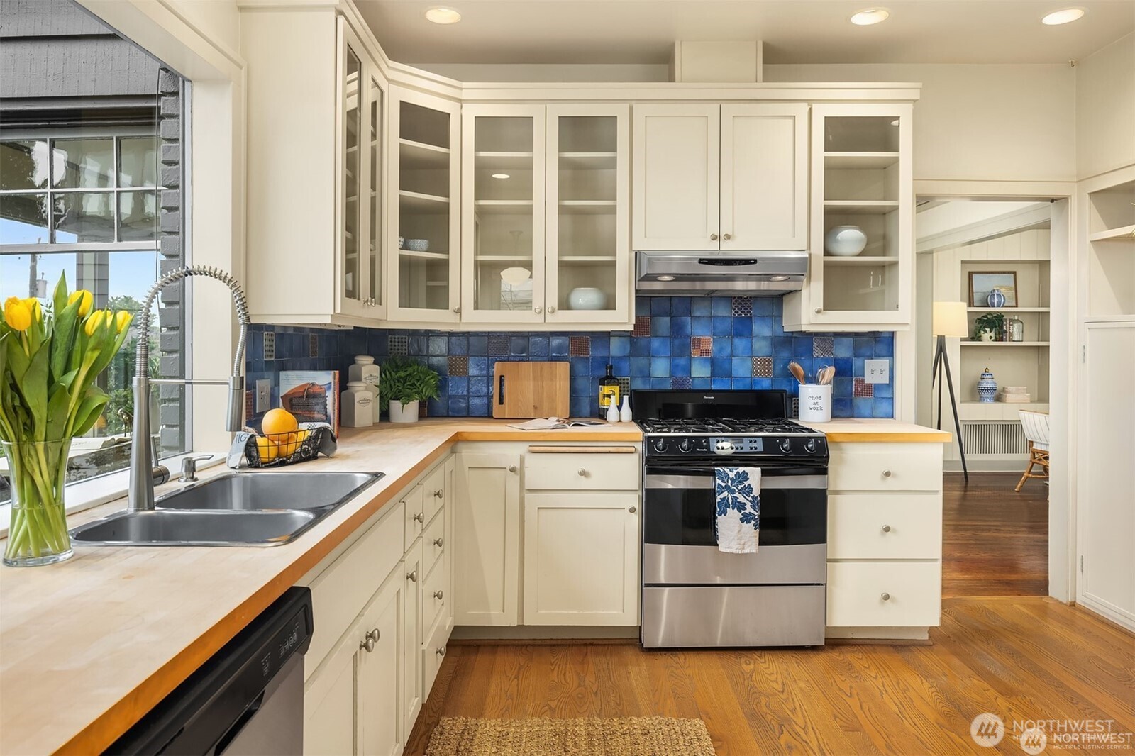 1208 E Newton Street Seattle WA 98102