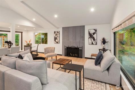 10045 NE 15th Street Bellevue WA 98004