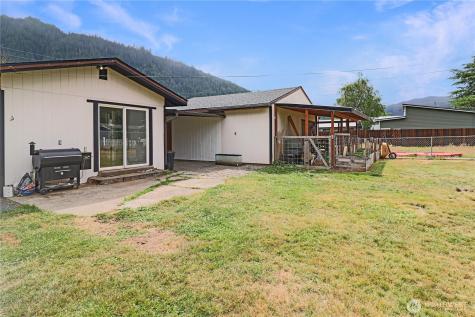 183 Wood Avenue Morton WA 98356