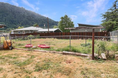 183 Wood Avenue Morton WA 98356