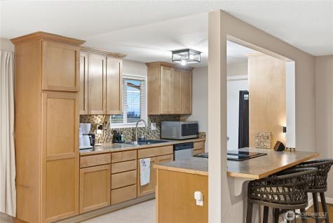 2569 Airline Way Oak Harbor WA 98277